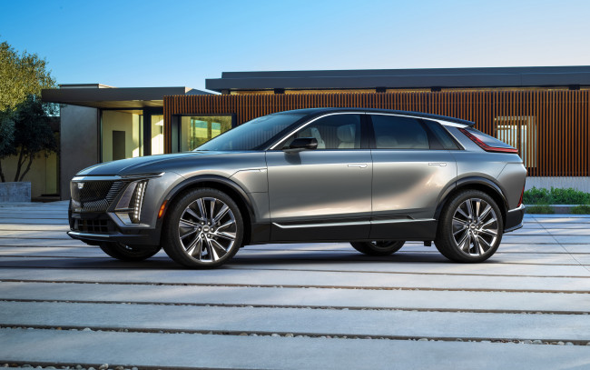 Обои картинки фото 2023 cadillac lyriq, автомобили, cadillac, 2023, lyriq, 4k, вид, спереди, экстерьер, роскошный, внедорожник, новый, серебристый, американские, кадиллак