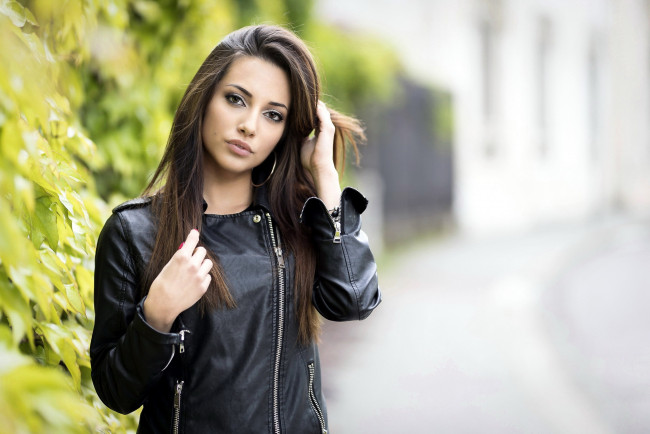Обои картинки фото девушки, - брюнетки,  шатенки, брюнетка, куртка