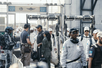 Картинка liu+lang+di+qiu+2+ +2023+ кино+фильмы the+wandering+earth+2 блуждающая земля вторая часть фантастика кадры боевик