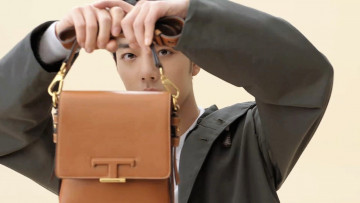 Картинка мужчины xiao+zhan актер куртка барсетка