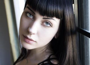 Картинка девушки -+лица +портреты шатенка лицо пирсинг