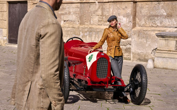 Картинка alfa+romeo автомобили -авто+с+девушками парень девушка ретро машина красная