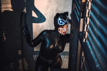 Картинка девушки анна+шаховская образ косплей наряд костюм решетка тень кнут