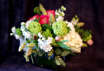 Картинка цветы букеты композиции розы гортензия левкой тюльпаны