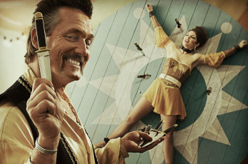 Картинка автор mark holthusen мужчины unsort метатель нож