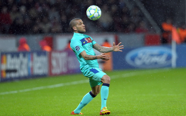 Обои картинки фото спорт, футбол, барселона, дождь