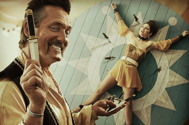 Обои картинки фото автор, mark, holthusen, мужчины, unsort, метатель, нож