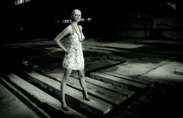 Картинка -Unsort+Черно-белые+обои девушки unsort Черно белые обои бусы туфли