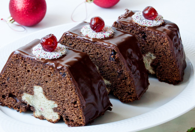 Обои картинки фото еда, пирожные, кексы, печенье, кекс, вишенки