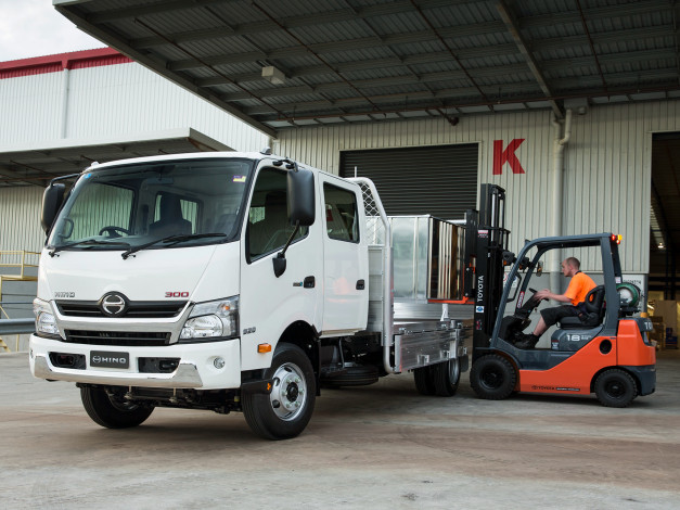 Обои картинки фото автомобили, hino, светлый, 2014, г, cab, crew, 300-920