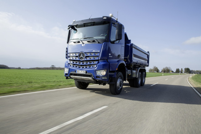 Обои картинки фото автомобили, mercedes trucks, 2015г, mercedes-benz, arocs, 3345