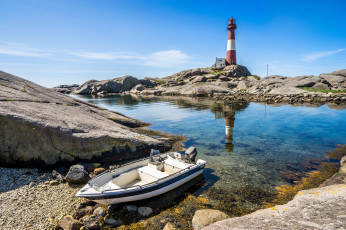 Картинка корабли моторные+лодки маяк побережье