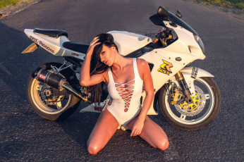 Картинка girls+and+moto+172 мотоциклы мото+с+девушкой moto girls белый