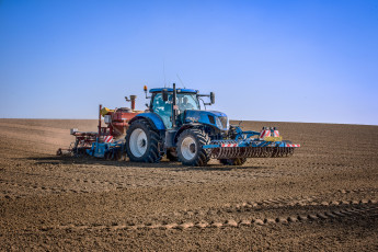 Картинка техника тракторы поле трактор