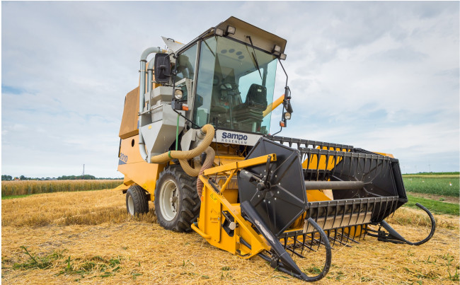 Обои картинки фото техника, комбайны, поле, комбайн