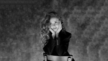 Картинка девушки -+черно-белые красивая девушка