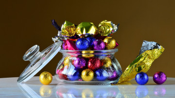 Картинка еда конфеты +шоколад +мармелад +сладости стеклянная банка ассорти