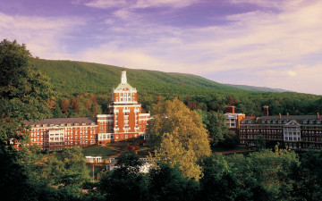 Картинка города здания дома холмы