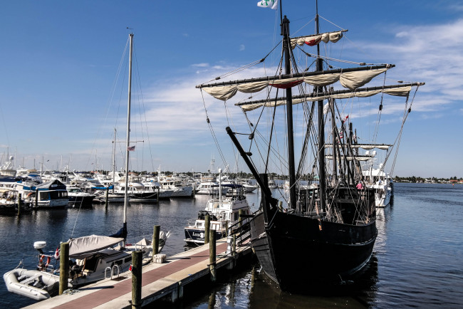 Обои картинки фото pinta, корабли, порты ,  причалы, indian, river, каравелла, парусник, христофор, колумб, яхты, причал, порт