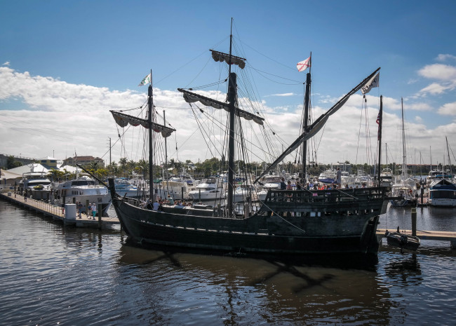 Обои картинки фото pinta, корабли, порты ,  причалы, indian, river, каравелла, парусник, христофор, колумб, порт, причал