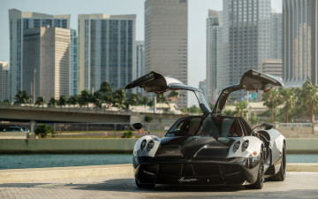 Картинка автомобили pagani город huayra