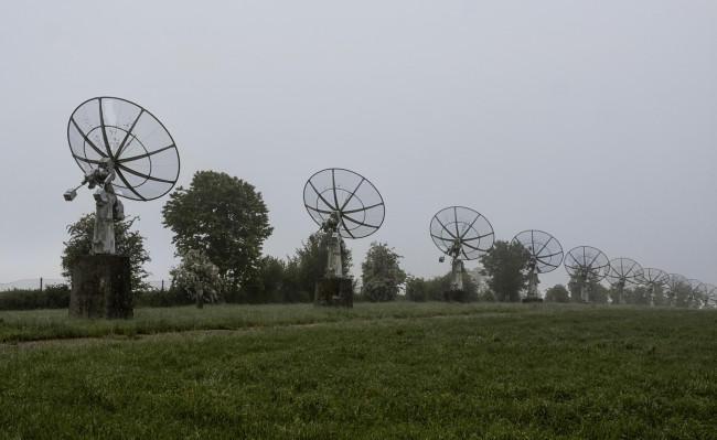 Обои картинки фото космос, разное, другое, туман, поле, антены