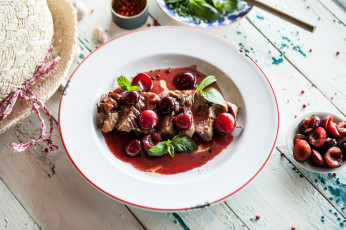 Картинка еда мясные+блюда мясо мясное блюдо помидор соус