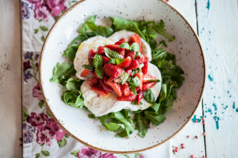 Картинка еда салаты +закуски закуска клубника зелень салат