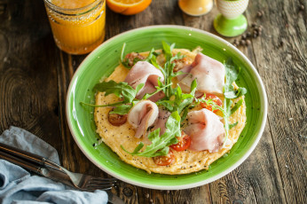 Картинка еда Яичные+блюда завтрак зелень бекон омлет