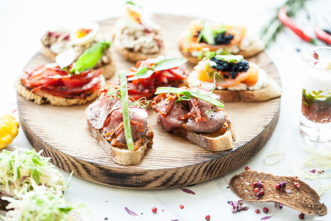 Обои картинки фото еда, бутерброды,  гамбургеры,  канапе, вкусно, хлеб, начинка, бутерброд