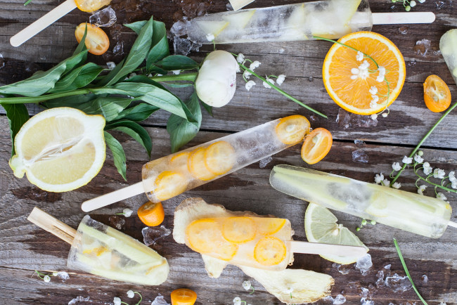 Обои картинки фото еда, мороженое,  десерты, цитрусы, вкусно, виноград