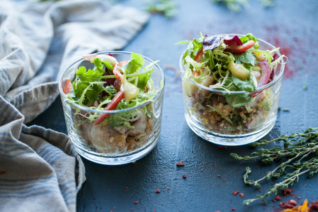 Обои картинки фото еда, салаты,  закуски, закуска, салат, бокал, зелень