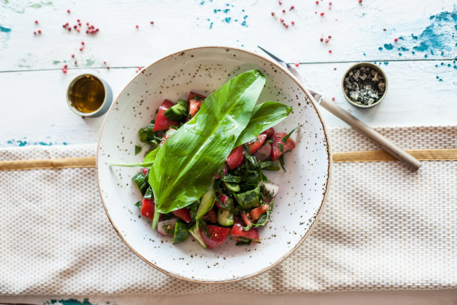 Обои картинки фото еда, салаты,  закуски, закуска, зелень, помидоры, салат