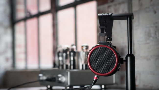 Обои картинки фото музыка, -другое, окно, наушники