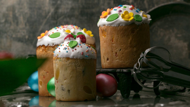 Обои картинки фото праздничные, пасха, яйца, куличи, декор