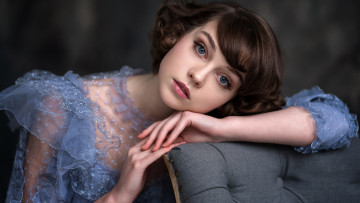 Картинка девушки olya+pushkina голубое платье взгляд olya pushkina голубые глаза портрет