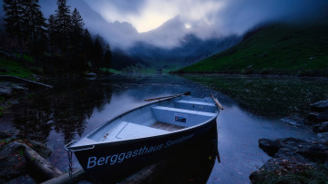 Картинка корабли лодки +шлюпки горы туман лодка вечер