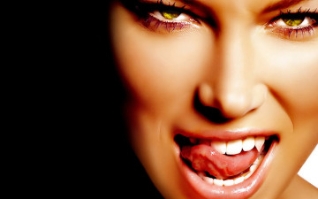 обоя девушки, jessica biel, актриса, лицо, взгляд, язык