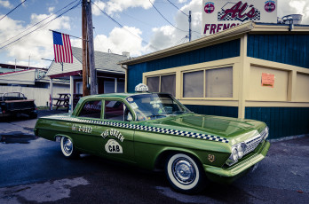 Картинка автомобили выставки уличные фото taxi impala