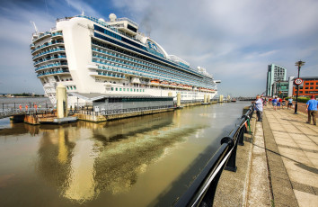 Картинка корабли лайнеры круиз причал лайнер океанский
