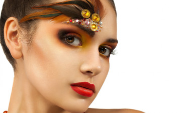 Картинка девушки -unsort+ лица +портреты взгляд перья макияж стразы лицо