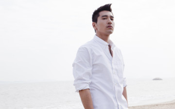 Картинка мужчины -+unsort рубашка взгляд азиат белый фон
