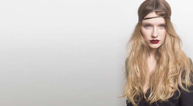 Обои картинки фото девушки, -unsort , блондинки, модель, взгляд, прическа, стиль