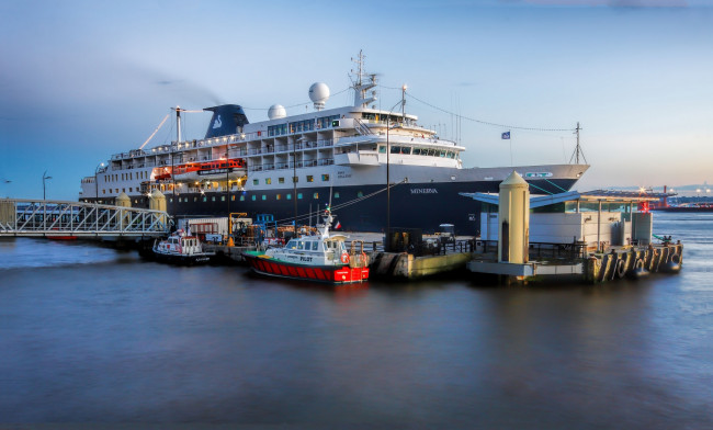 Обои картинки фото корабли, лайнеры, причал, лайнер, океанский, круиз