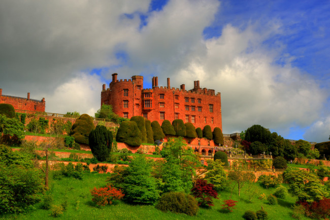 Обои картинки фото powis castle, города, замки англии, замок, парк, холм
