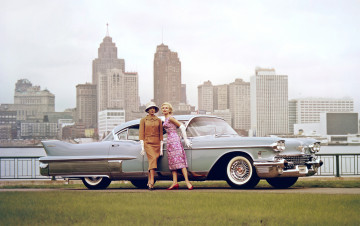 Картинка автомобили -авто+с+девушками cadillac