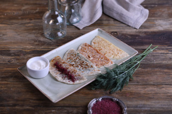 Картинка еда блины +оладьи зелень начинка соус