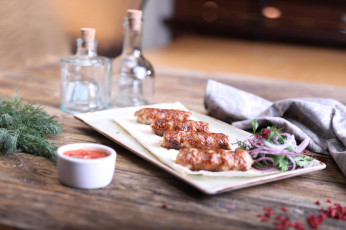 Картинка еда мясные+блюда соус зелень котлетки