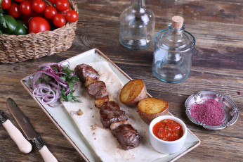 Картинка еда шашлык +барбекю картофель лук соус