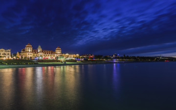 Картинка германия города -+огни+ночного+города водоем здания фонари освещение ночь